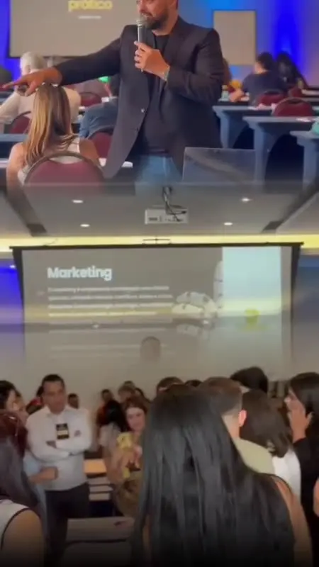 Sérgio Miranda conduzindo o treinamento com a sala cheia de participantes.